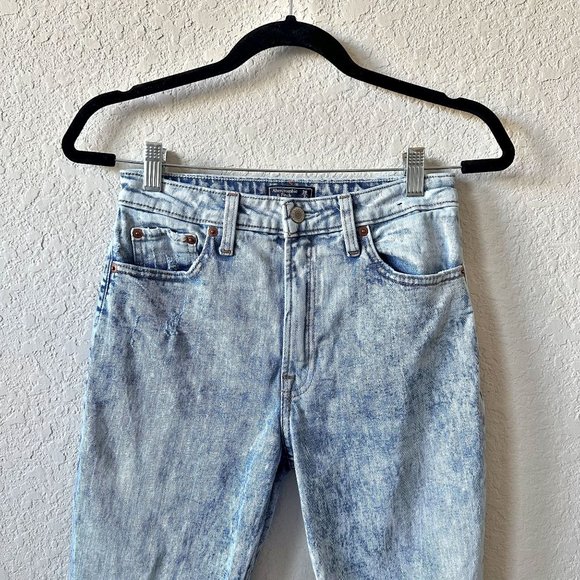 Abercrombie & Fitch Simone High Rise Slim Jeans in Acid Wash - Picture 4 of 10